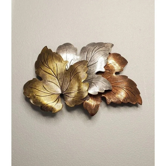 VTG Figural Maple Leaf Brooch Fall TriColor Metal 2.75 Inches - Picture 2 of 7